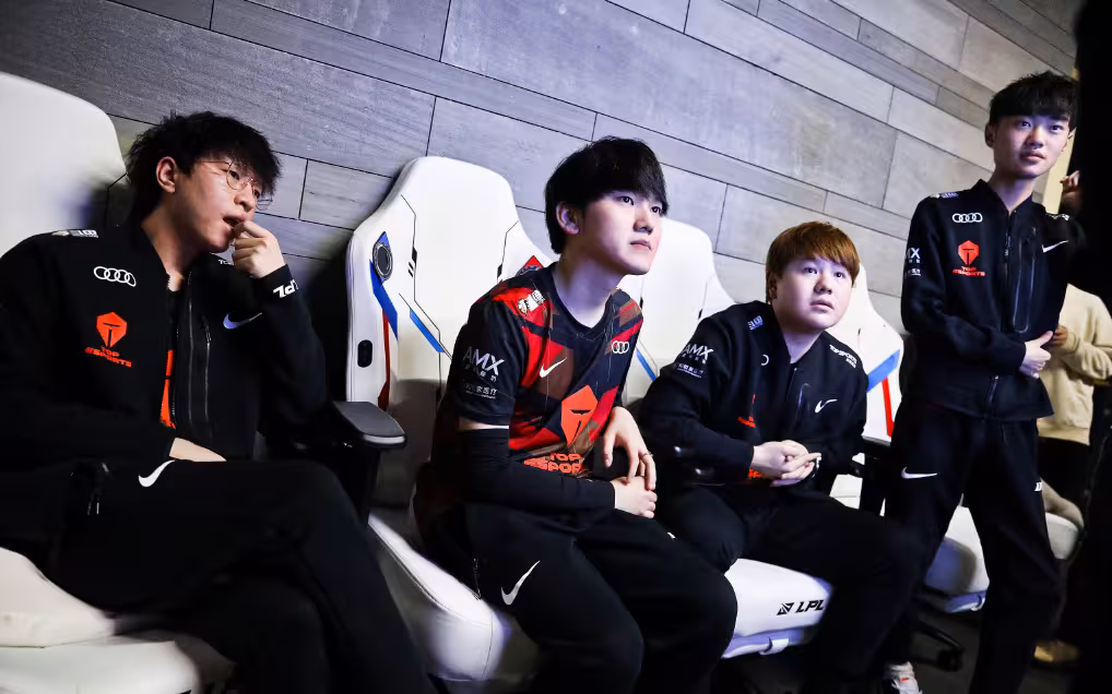 DFM鏖战WBG,Hanssama送出助攻 DFM鏖战WBG,Hanssama送出助攻