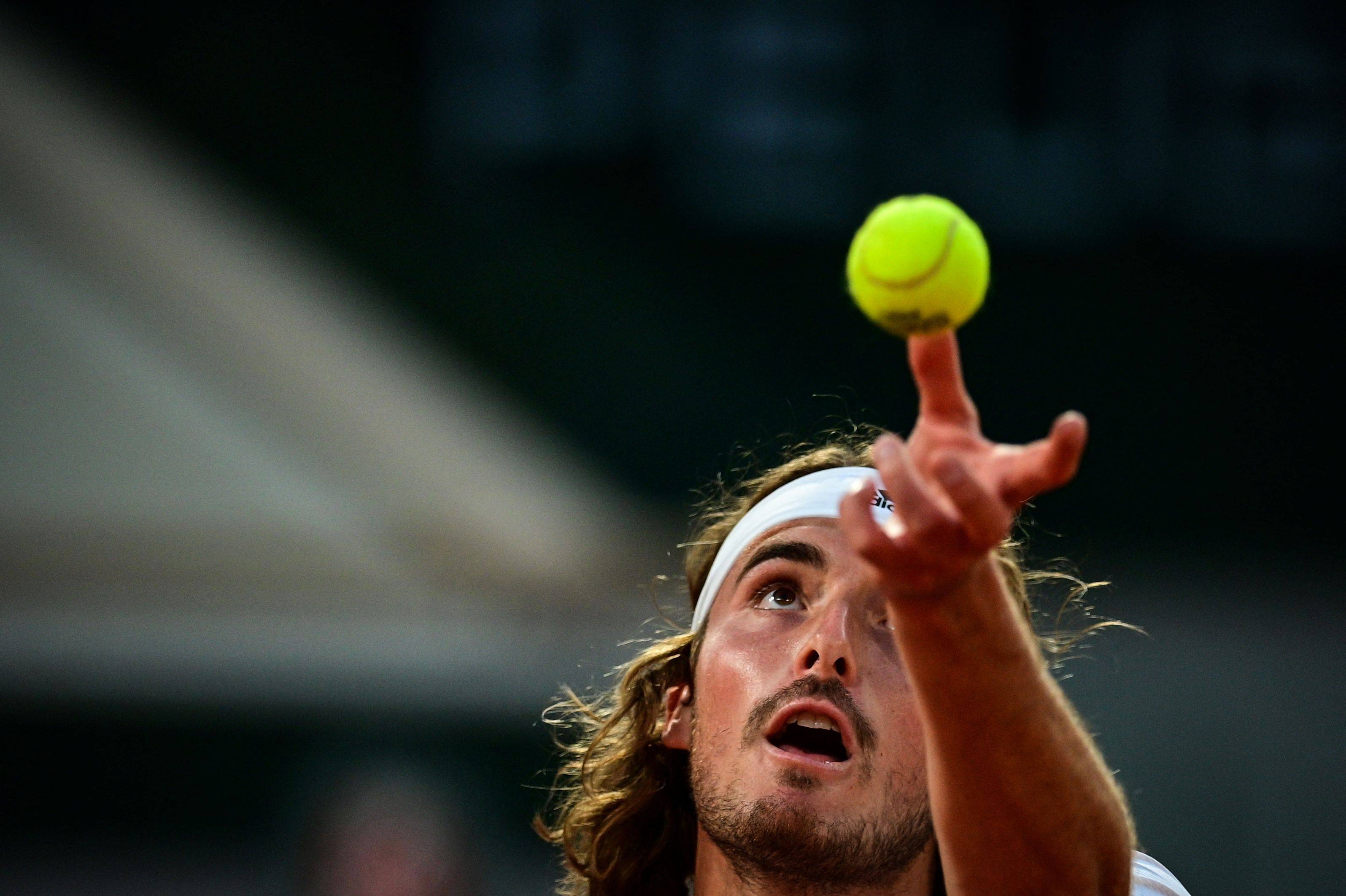 澳大利亚网球队力克日本网球队，西西帕斯爆发神勇