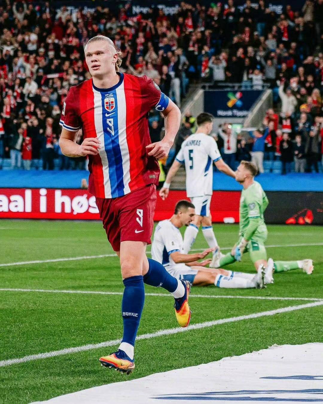 多特蒙德翻盘莱比锡红牛，哈兰德完成帽子戏法