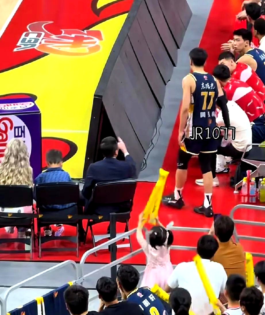 爱游戏-爆冷！滚球预测强队意外出局震惊全场