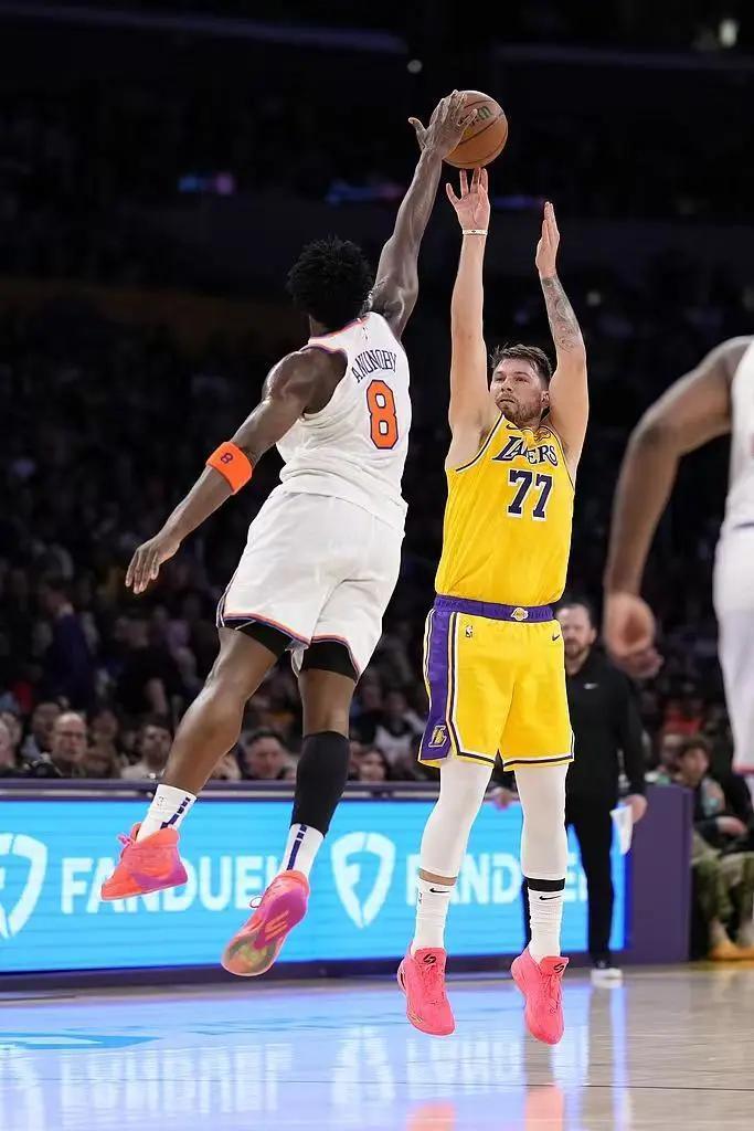 广东队横扫魔术，东契奇状态火热