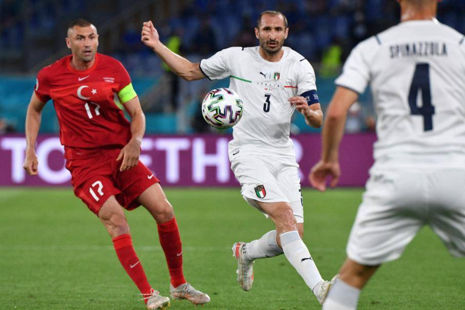 尤文鏖战乌拉圭，奥亚尔萨瓦尔关键制胜