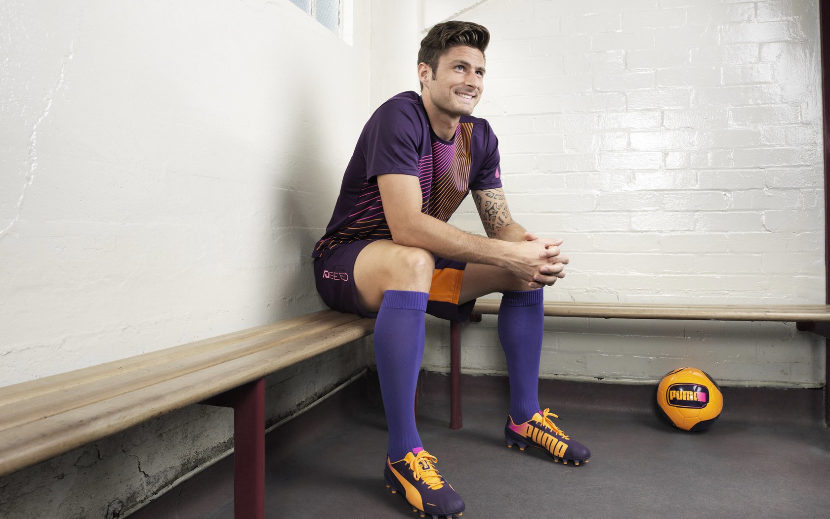 错位时空的绿茵火焰，当卡瓦哈尔在伦敦的雨夜点燃英超鏖战