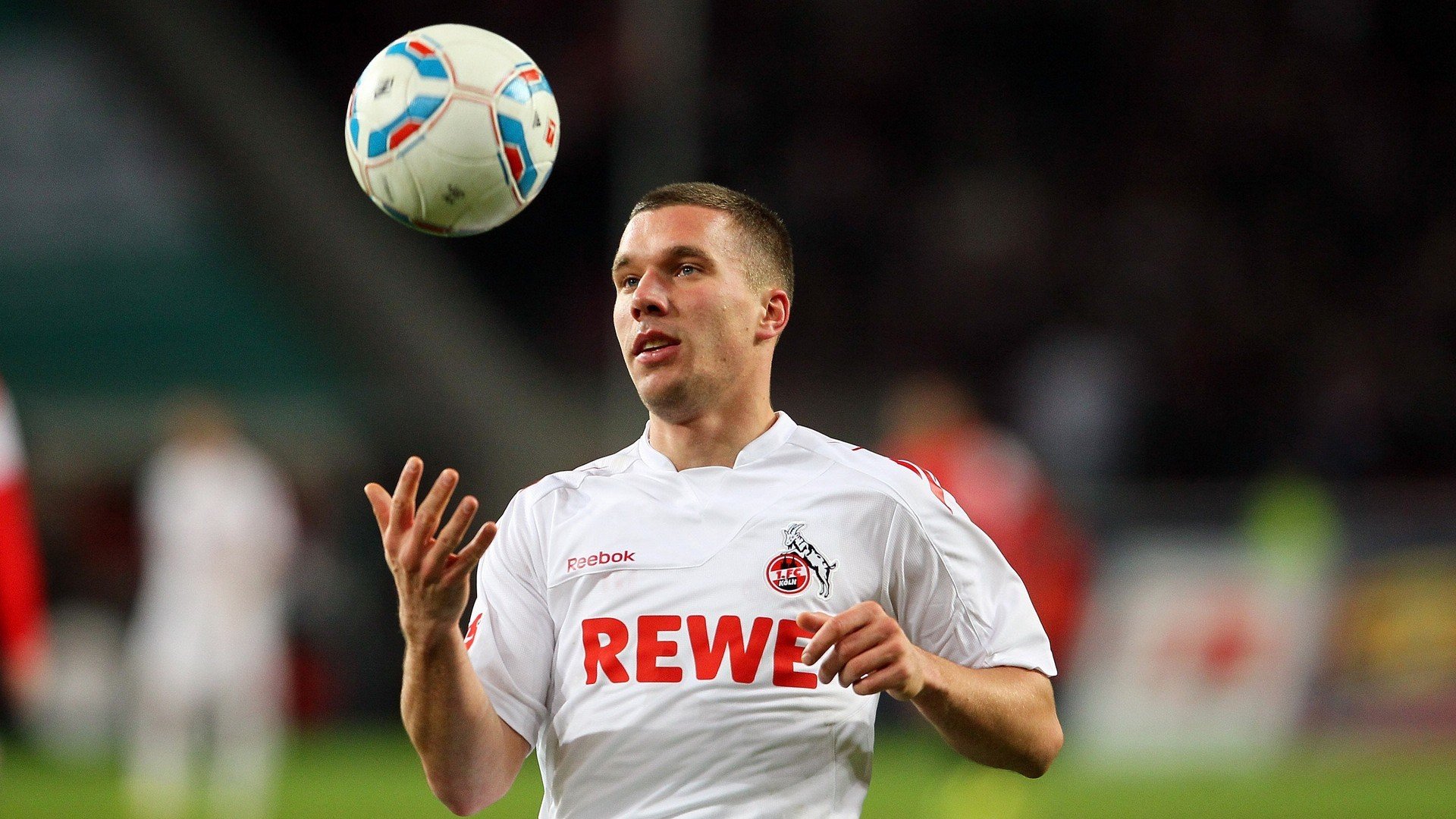 跨越爱琴海与富士山,当希腊铁骑在英超赛场踏平东瀛防线的夜晚